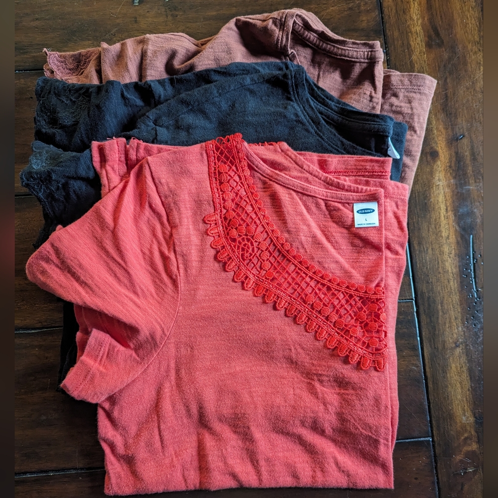 Lace Tshirt - Set or 3 - Old Navy - L